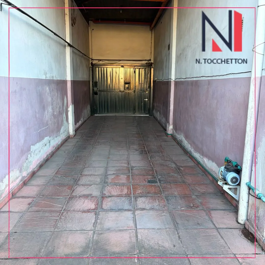 Venta de Propiedad con dos locales sobre avenida foto 2