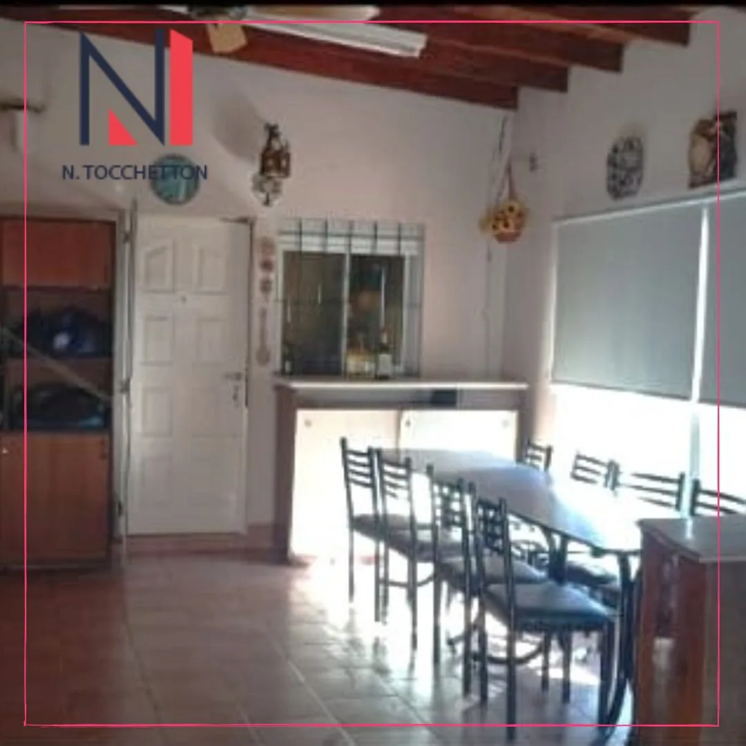 Venta de Propiedad con dos locales sobre avenida foto 5