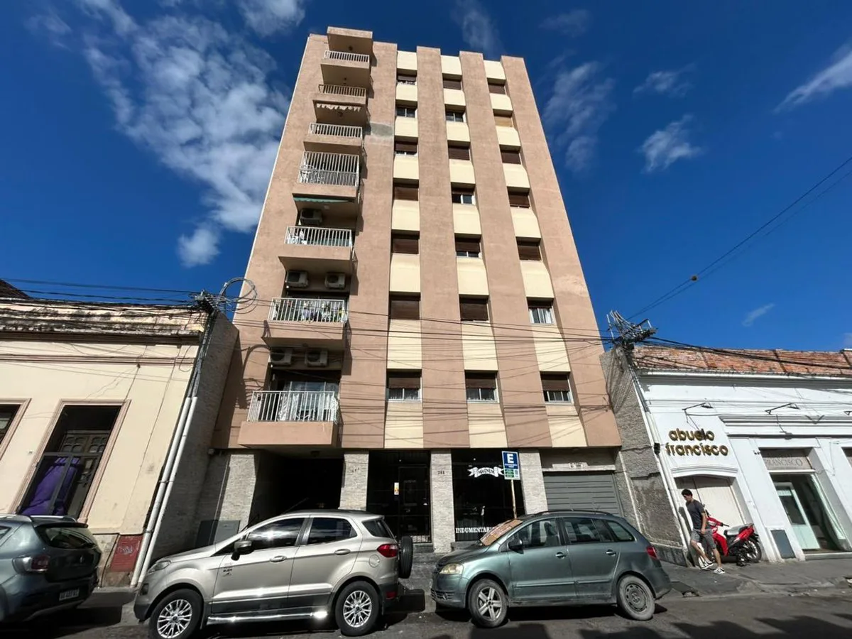 VENTA DEPARTAMENTO MICROCENTRO 4 DORM CON COCHERAS foto 2