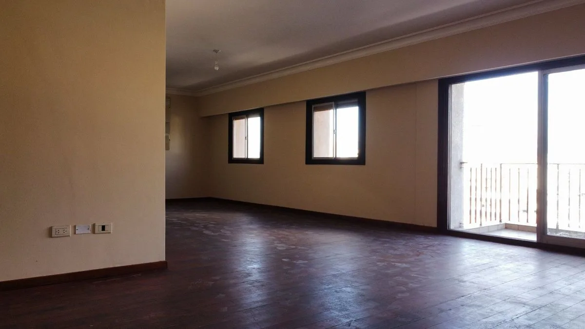 VENTA DEPARTAMENTO MICROCENTRO 4 DORM CON COCHERAS foto 3
