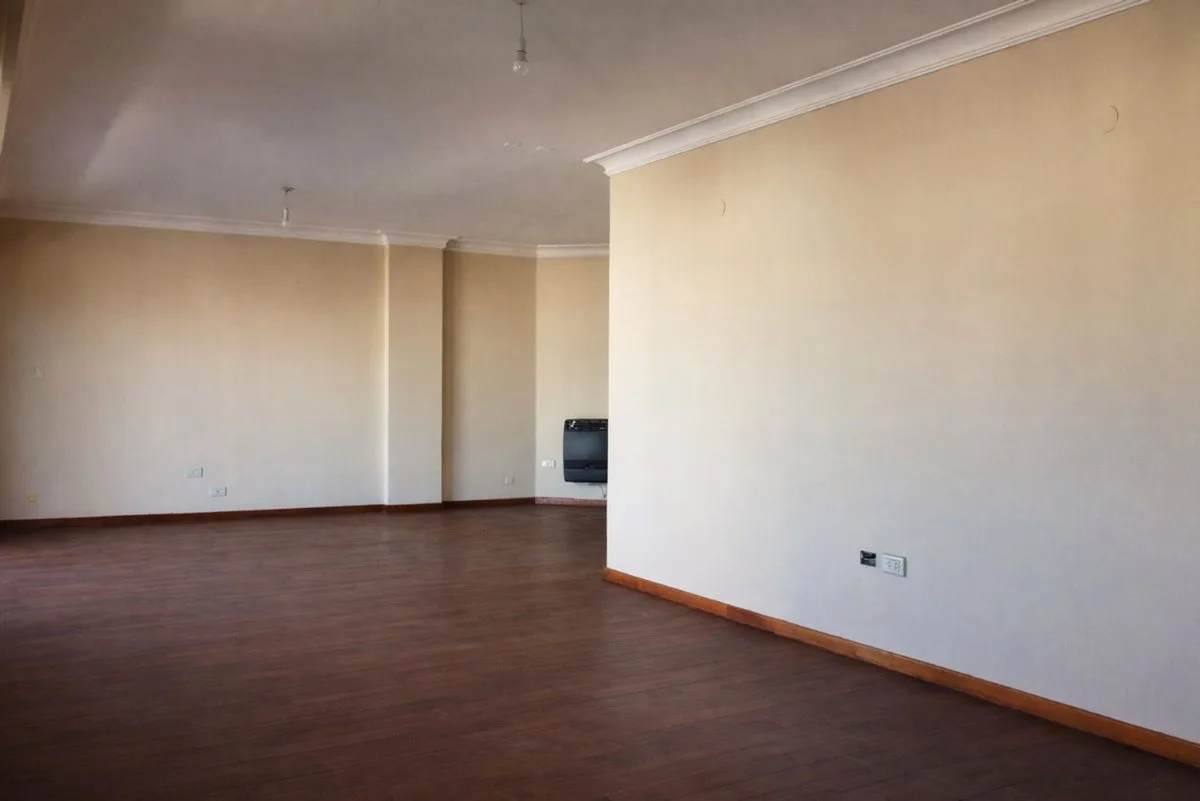 VENTA DEPARTAMENTO MICROCENTRO 4 DORM CON COCHERAS foto 5