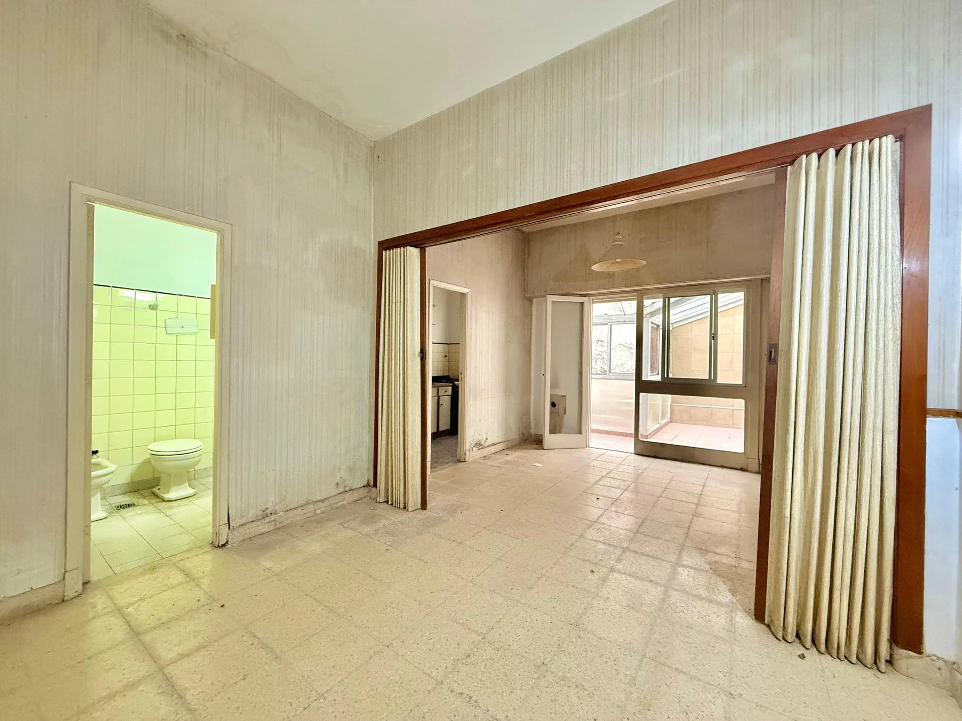 MONOAMBIENTE DE 47 M2 EN PB- GRAN PATIO- CENTR0 foto 3