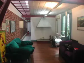 Interesante PH de 230 m2 frente a Plaza Lezama foto 2