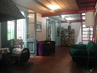 Interesante PH de 230 m2 frente a Plaza Lezama foto 3