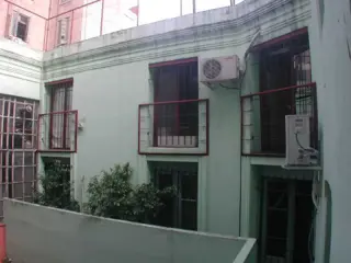 Interesante PH de 230 m2 frente a Plaza Lezama foto 4