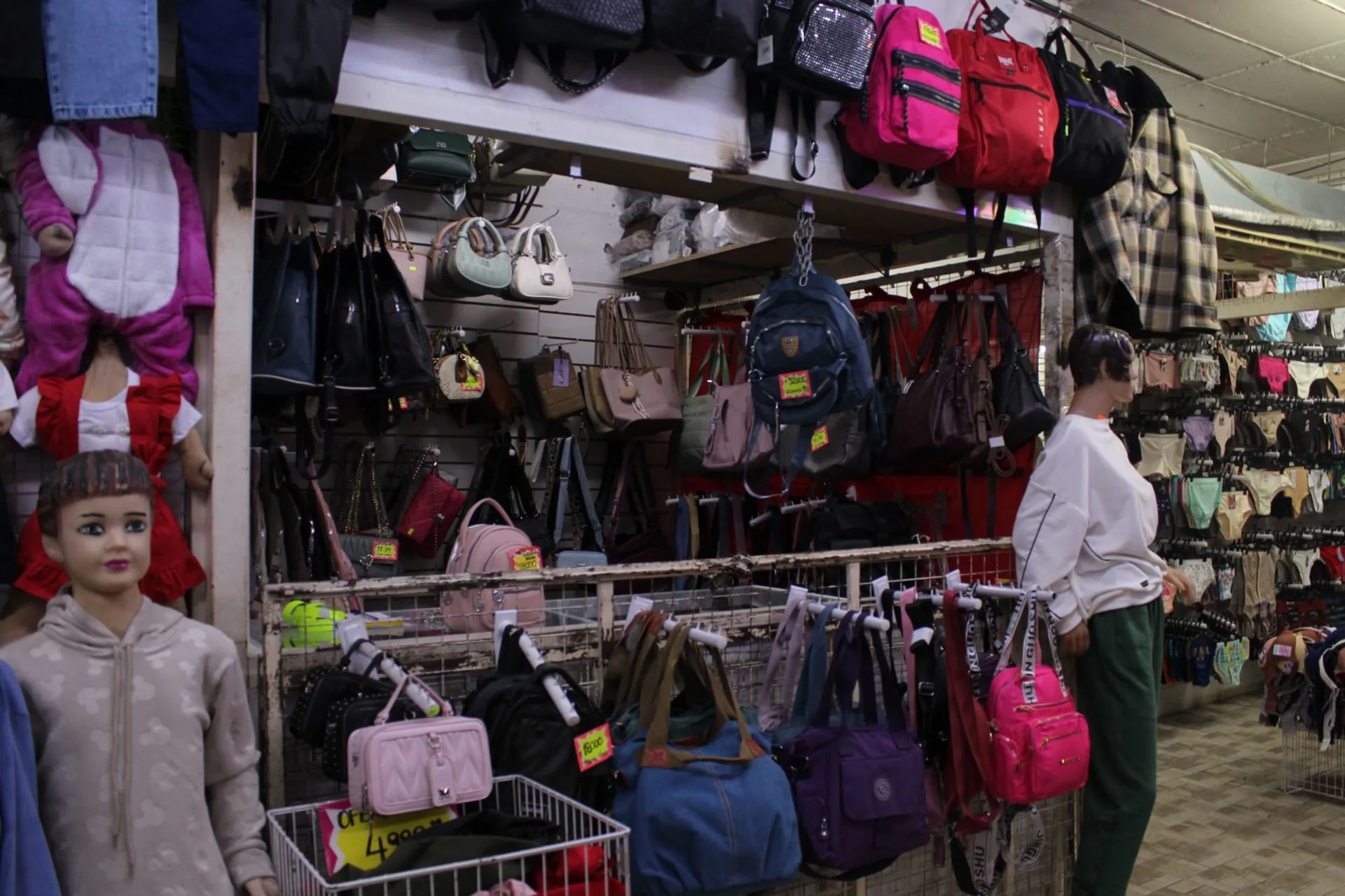 VENTA DE LOCAL EN ONCE foto 2