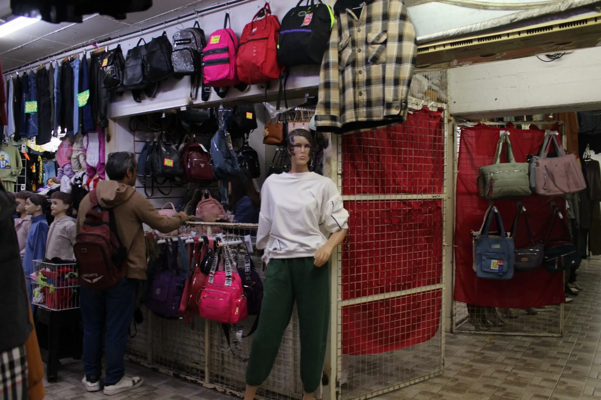 VENTA DE LOCAL EN ONCE foto 3