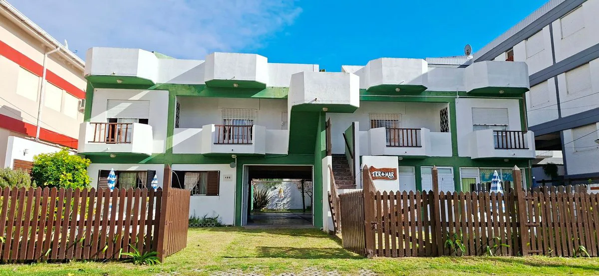 Complejo a la Venta en Villa Gesell con local