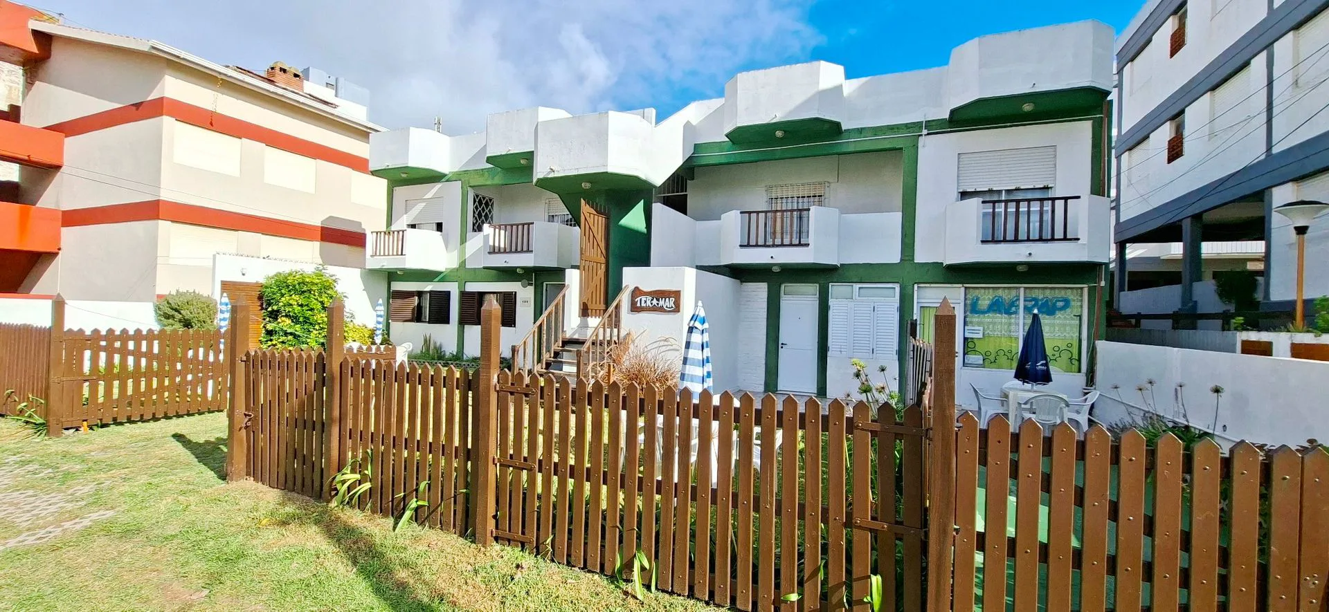 Complejo a la Venta en Villa Gesell con local foto 2