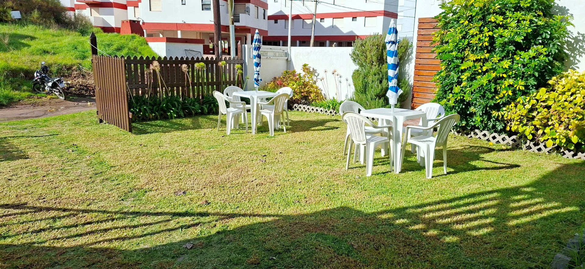 Complejo a la Venta en Villa Gesell con local foto 3
