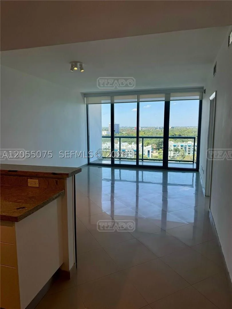 601 NE 36th St #1205 600 foto 2