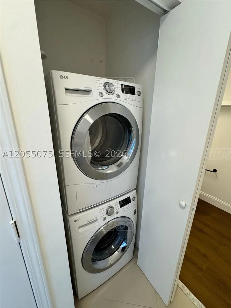 601 NE 36th St #1205 600 foto 3
