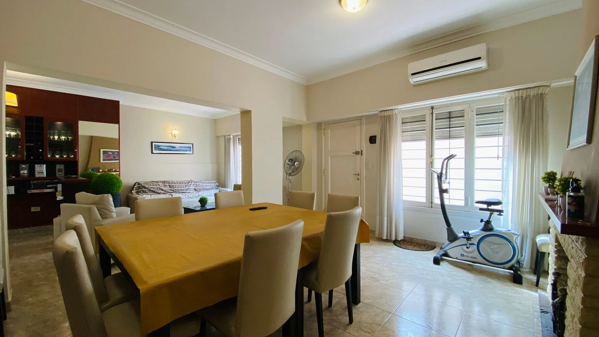 VENTA CASA GRANDE FRENTE A PLAZA PERALTA RAMOS foto 4