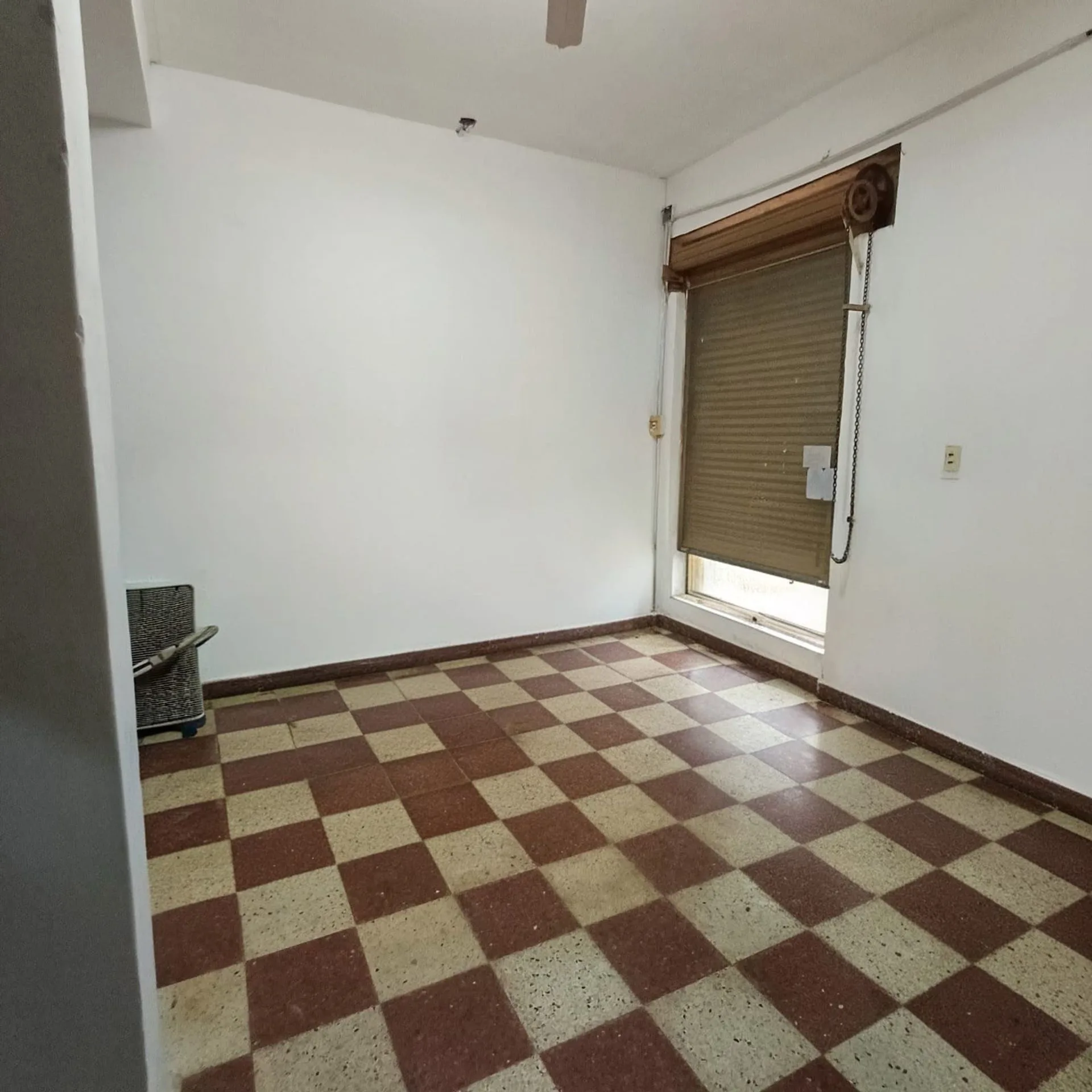 Venta vivienda en esquina + local Com. y cochera foto 3