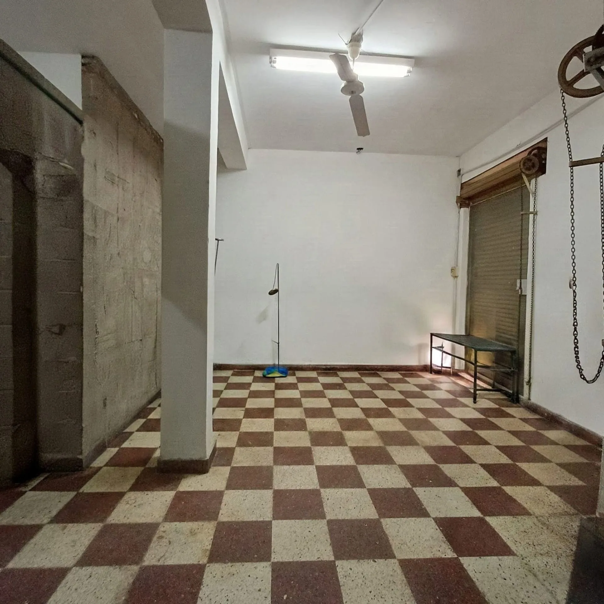 Venta vivienda en esquina + local Com. y cochera foto 5