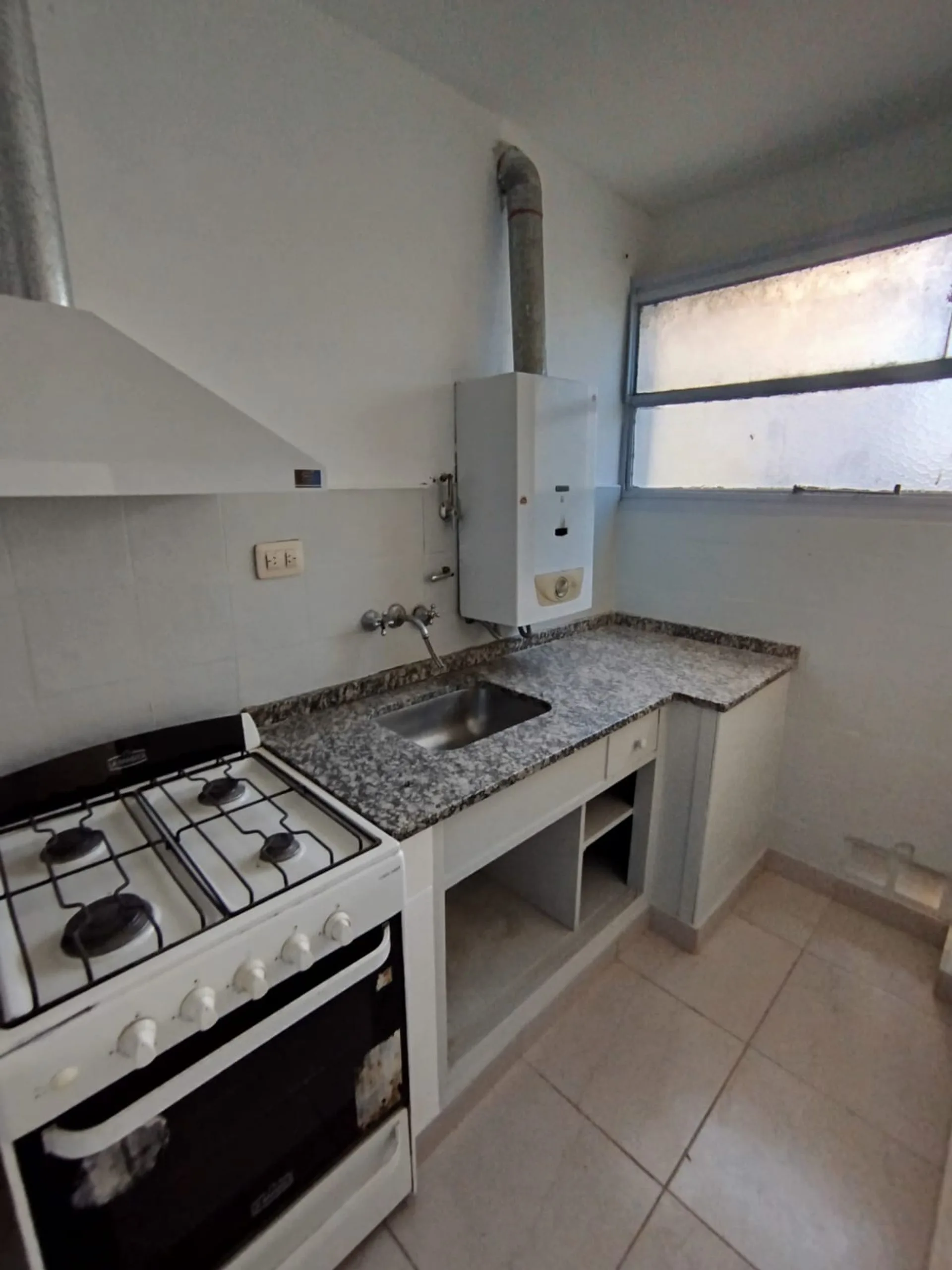 Dpto renovado amplias dimensiones 3 Dorm. foto 3