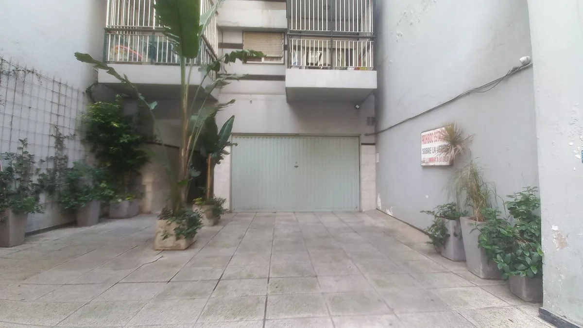 COCHERA EN VENTA EN ALMAGRO - EN PLANTA BAJA foto 5