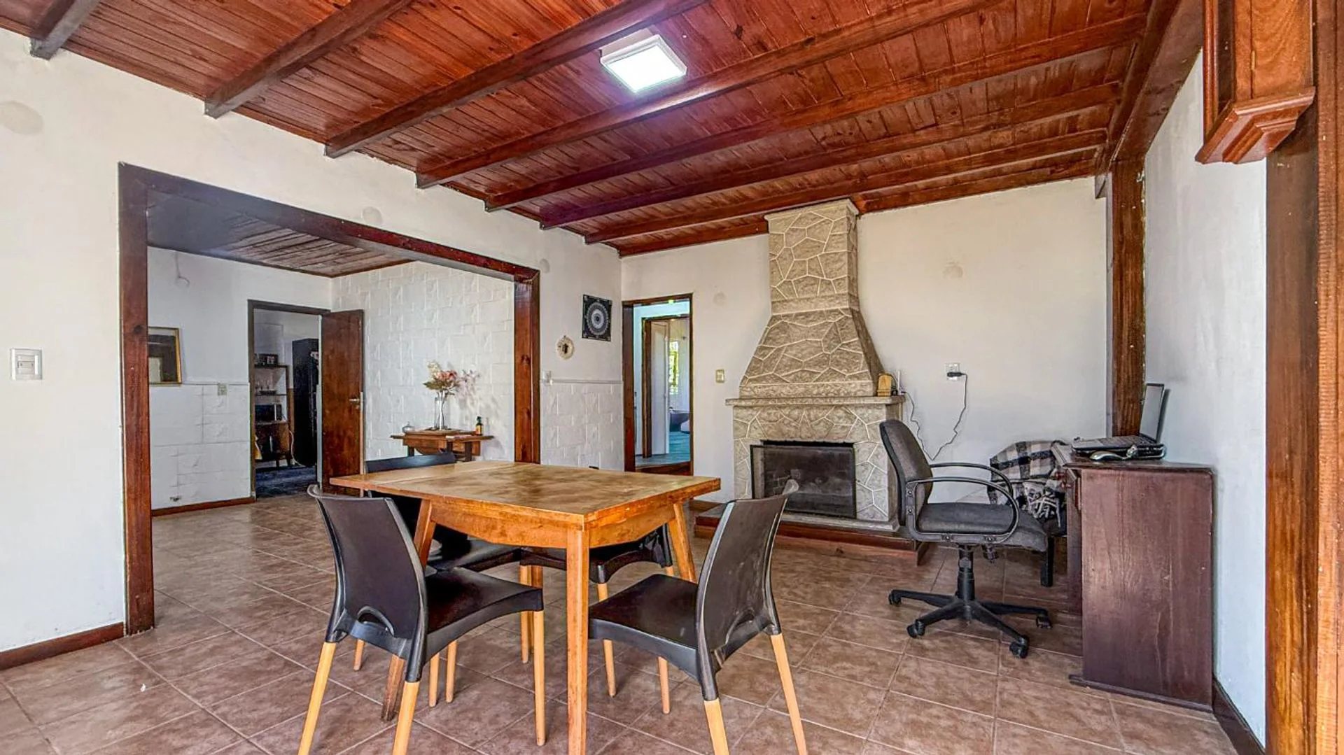 VENTA CASA 3 AMBIENTES, AMPLIO PARQUE EN COLINAS foto 4