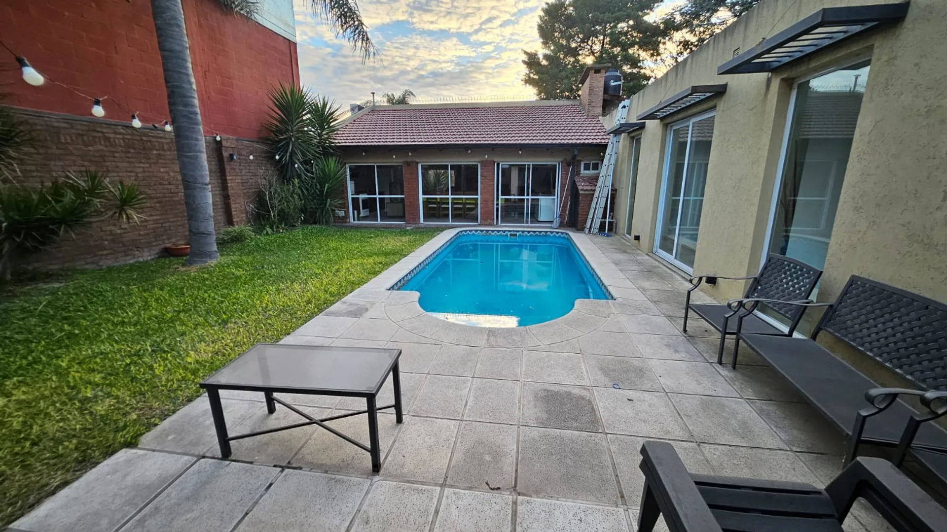 Hermosa casa en venta 4 dorm patio piscina 3 coch foto 3