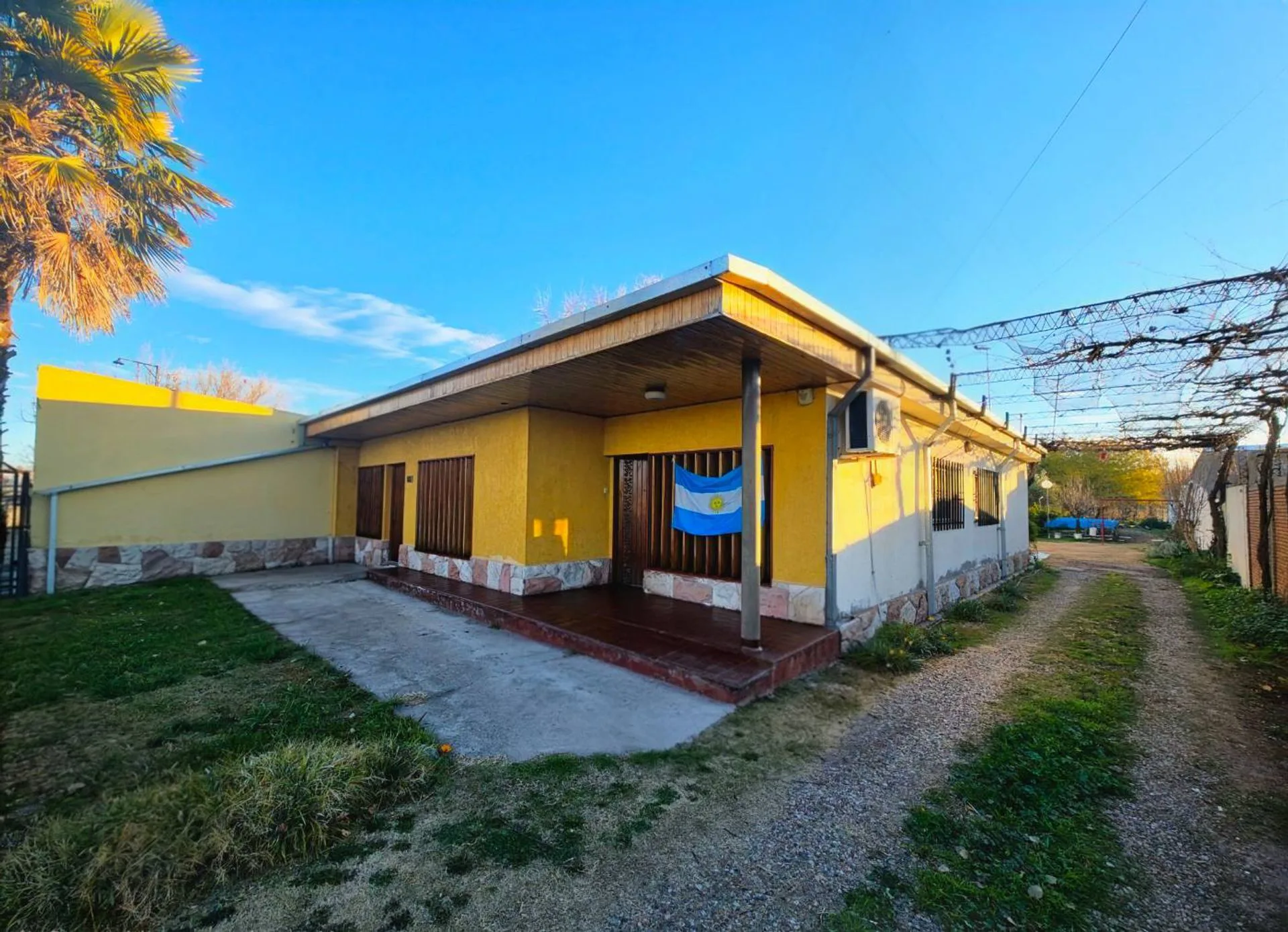 VENTA GRAN CASA CON PILETA EN SAN RAFAEL, MENDOZA foto 2