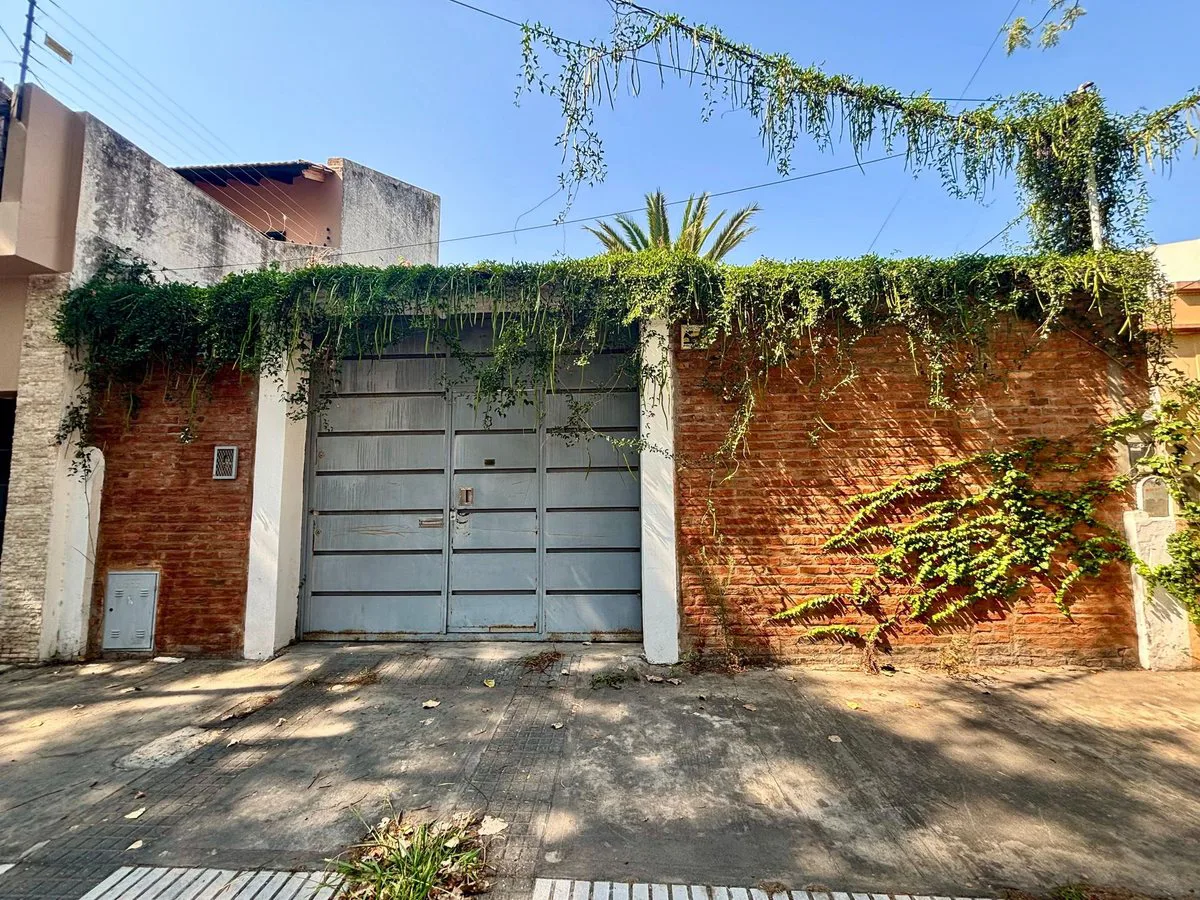 CASA 3 AMB S/LOTE DE 226 M2 LANÚS PERMUTA foto 2