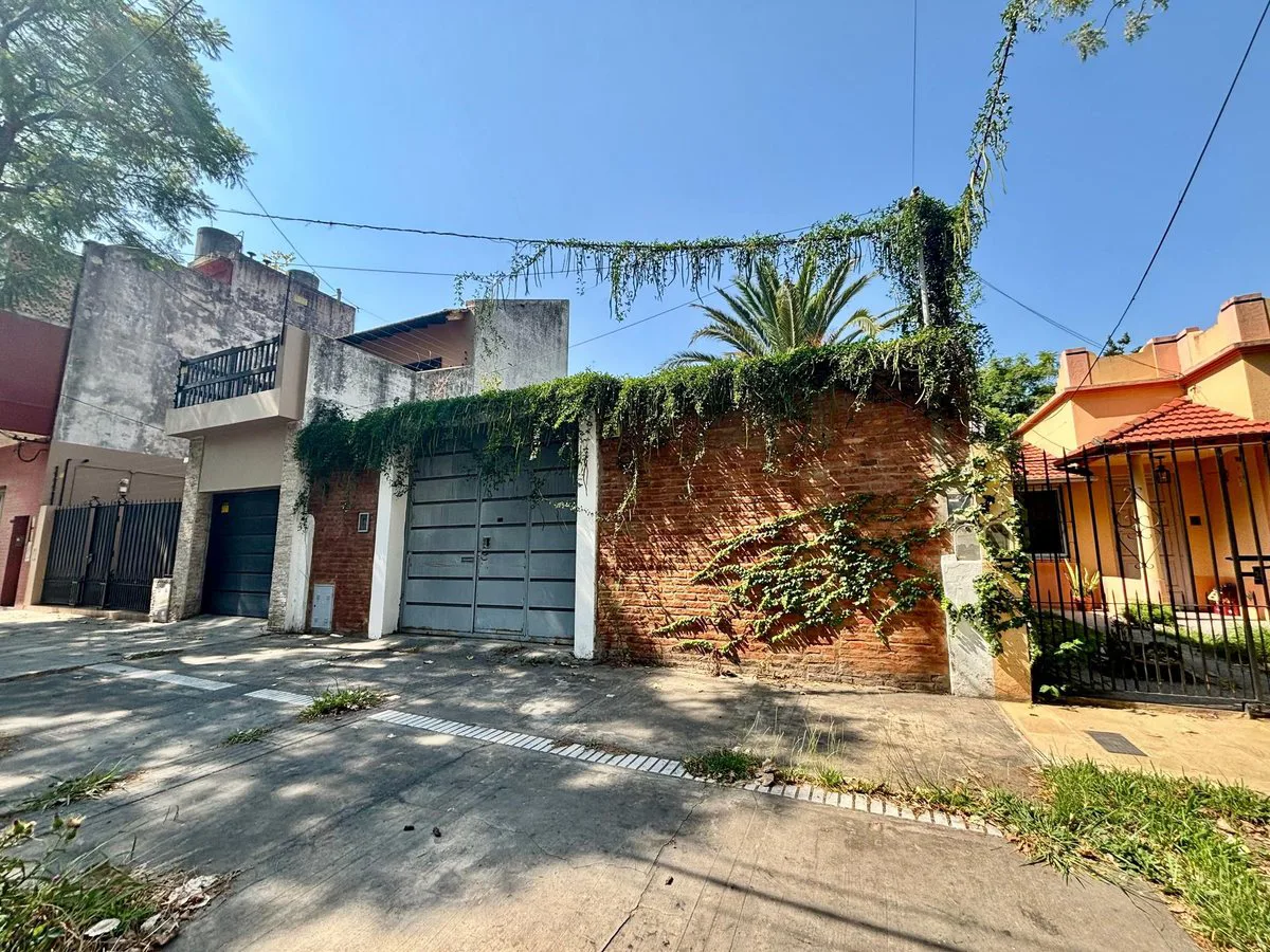 CASA 3 AMB S/LOTE DE 226 M2 LANÚS PERMUTA foto 3