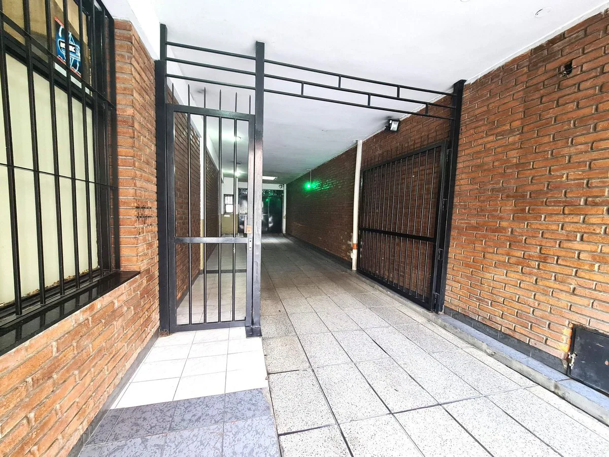 VENTA DE AMPLIO DOS AMBIENTES EN EL BARRIO DE ONCE foto 3