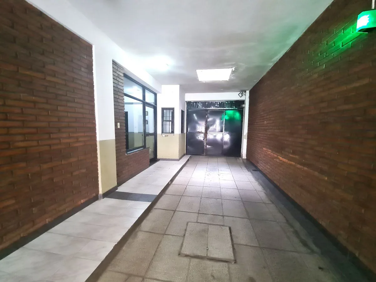VENTA DE AMPLIO DOS AMBIENTES EN EL BARRIO DE ONCE foto 5
