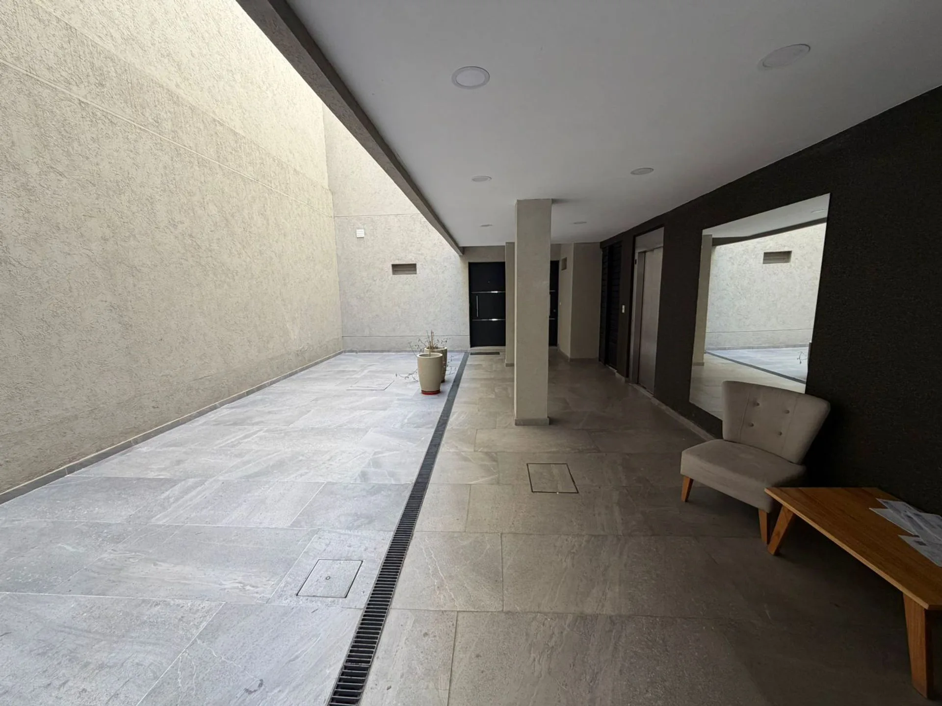 Departamento a estrenar con patio en Lugano foto 4
