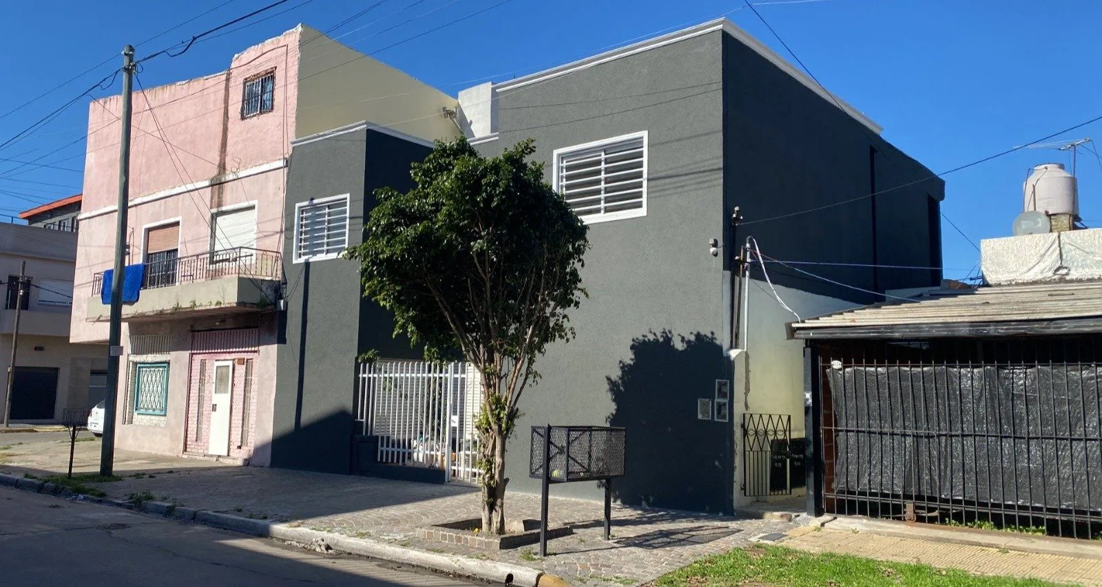 Venta : Tu Próxima Casa Te Espera – 5 Dormitorios, Quincho y Playroom Impecable foto 2