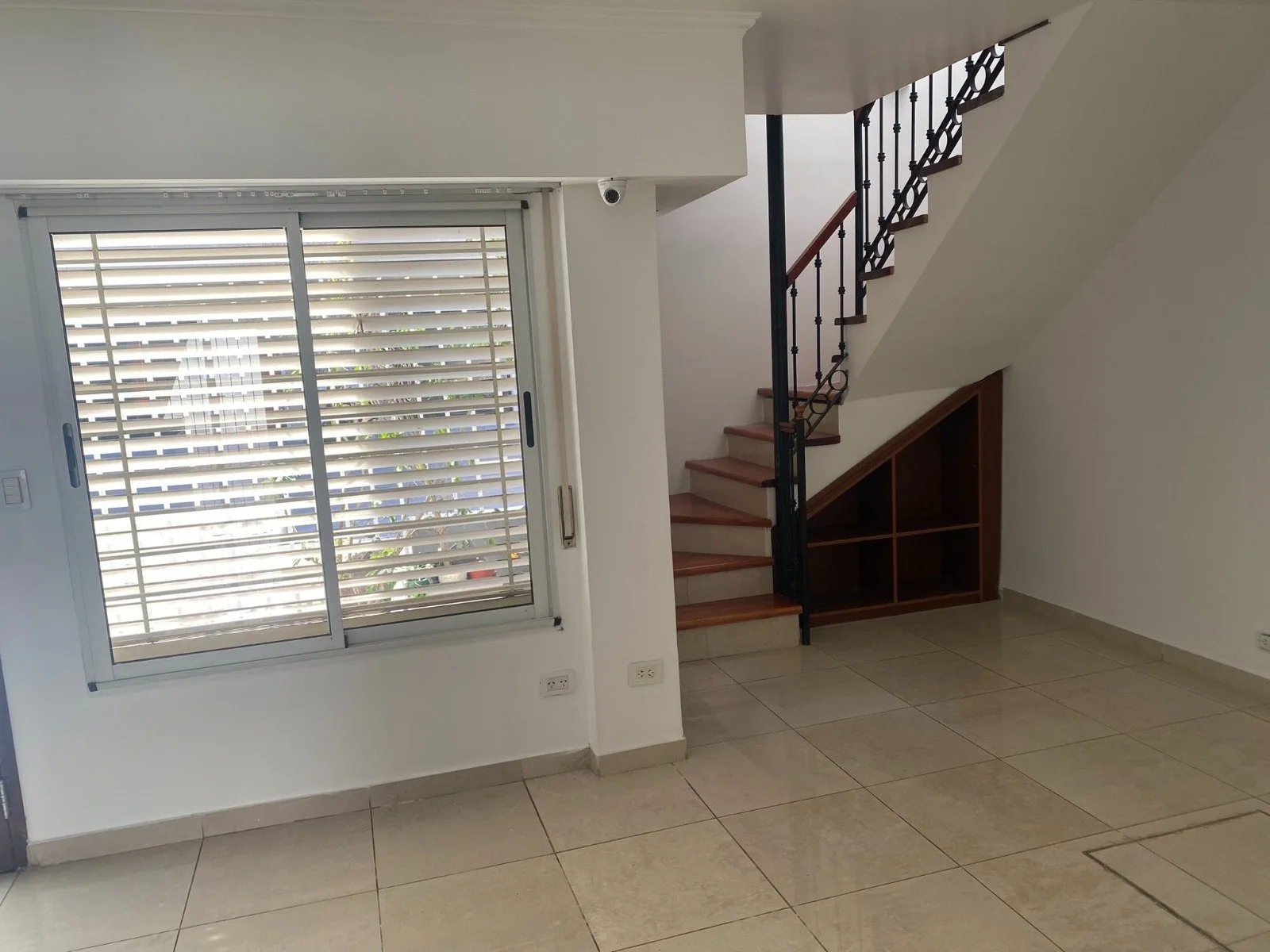Venta : Tu Próxima Casa Te Espera – 5 Dormitorios, Quincho y Playroom Impecable foto 4