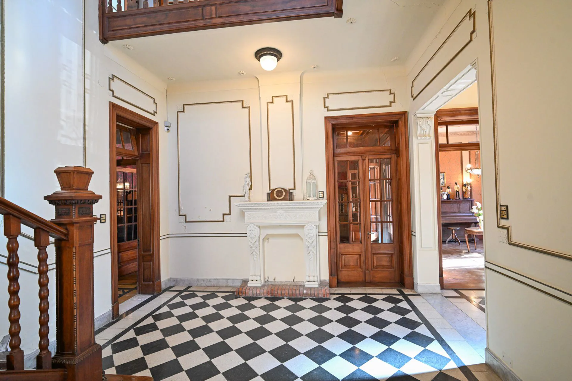 SE VENDE IMPONENTE CASONA ANTIGUA EN VENADO TUERTO foto 5