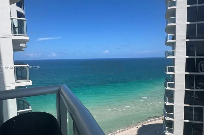 18683 Collins Ave 18600 foto 2