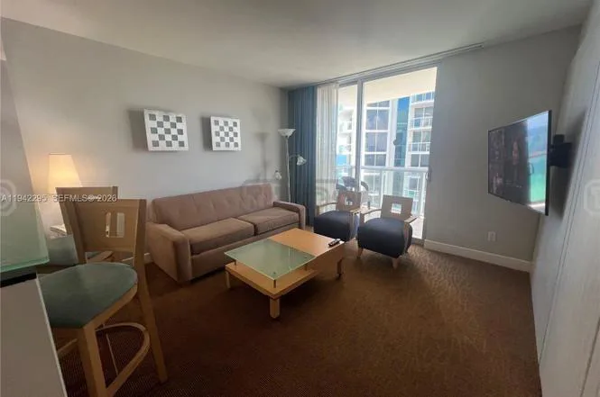 18683 Collins Ave 18600 foto 4