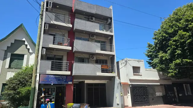 COCHERA EN PLENO CENTRO DE BANFIELD