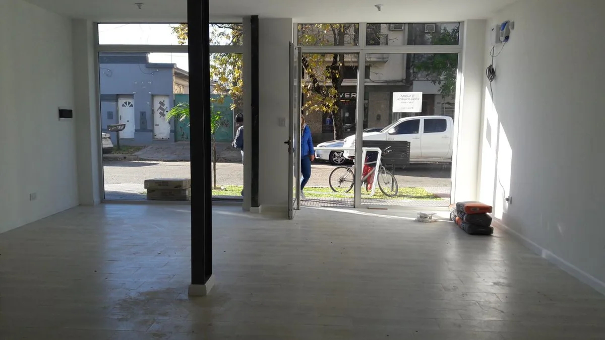Local comercial a metros de avenida freyre foto 3