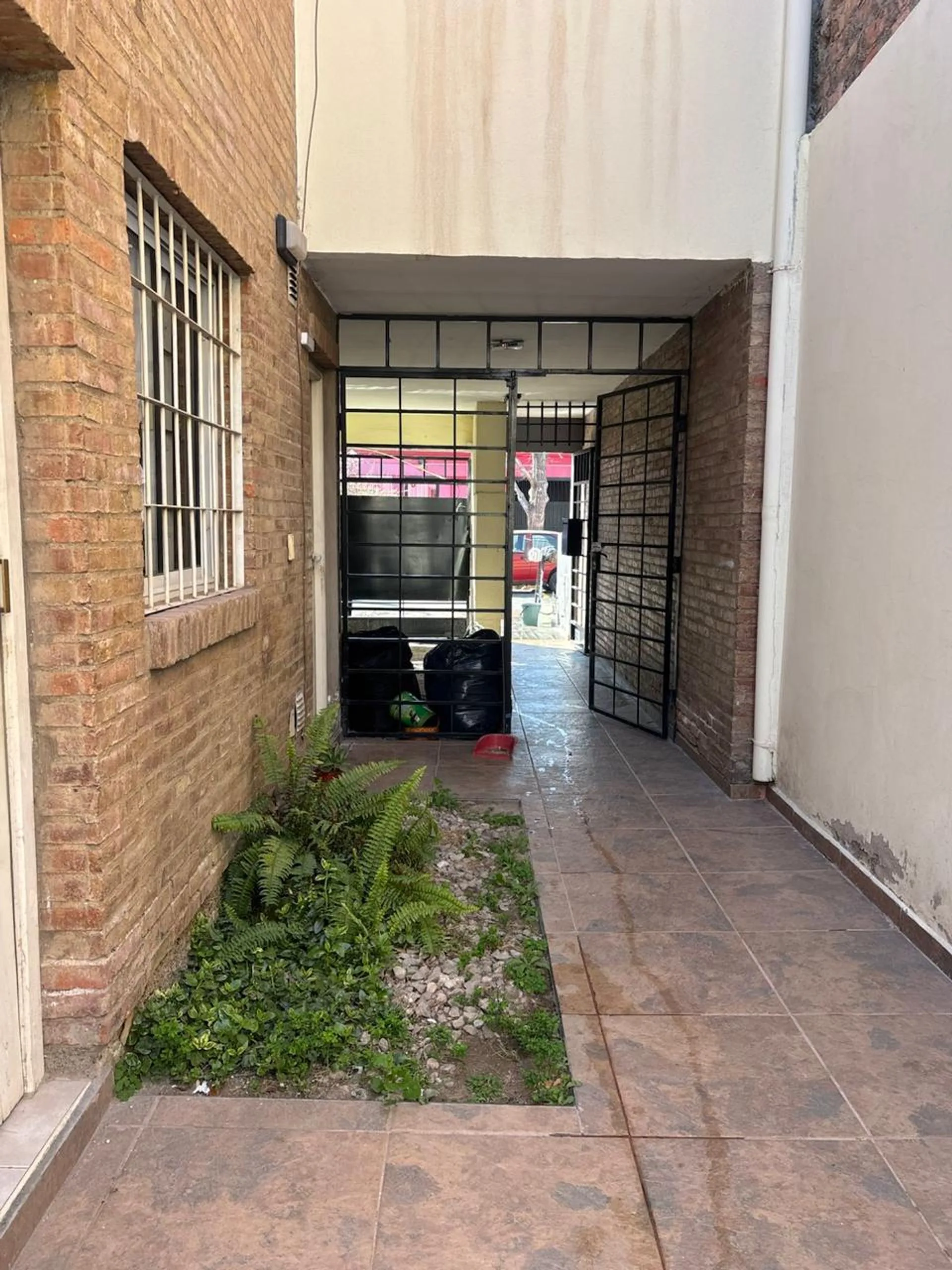 VENTA COMPLEJO DEPARTAMENTOS GODOY CRUZ BOMBAL SUR foto 2