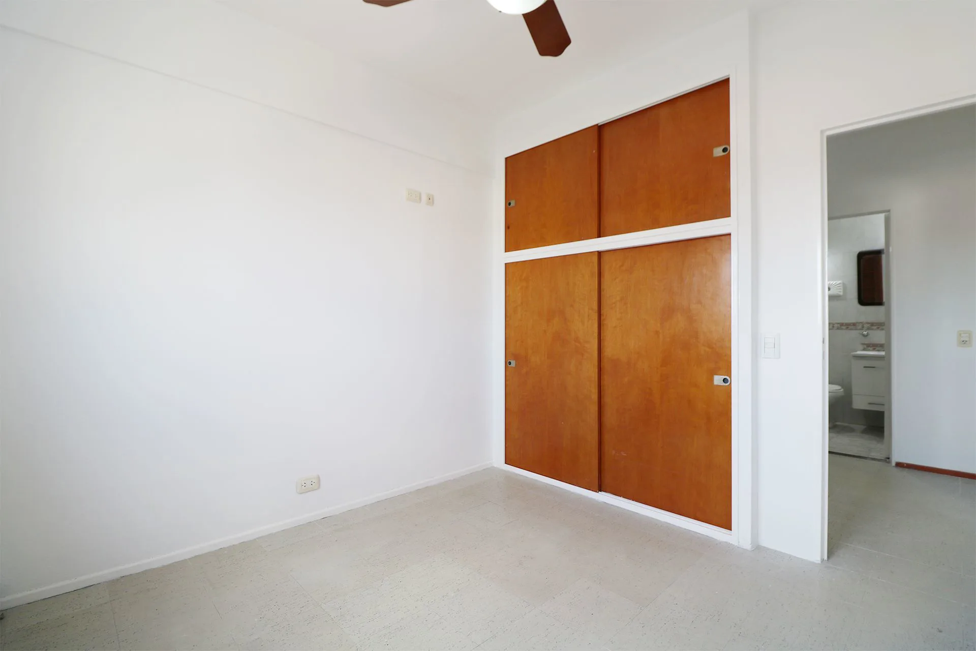 VENTA DEPARTAMENTO 4 AMBIENTES AL FRENTE MATADEROS foto 2