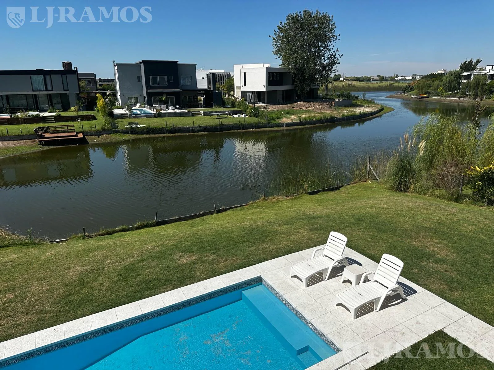 Casa en Venta con renta a la Laguna Barrio Islas El Canton A Estrenar foto 4