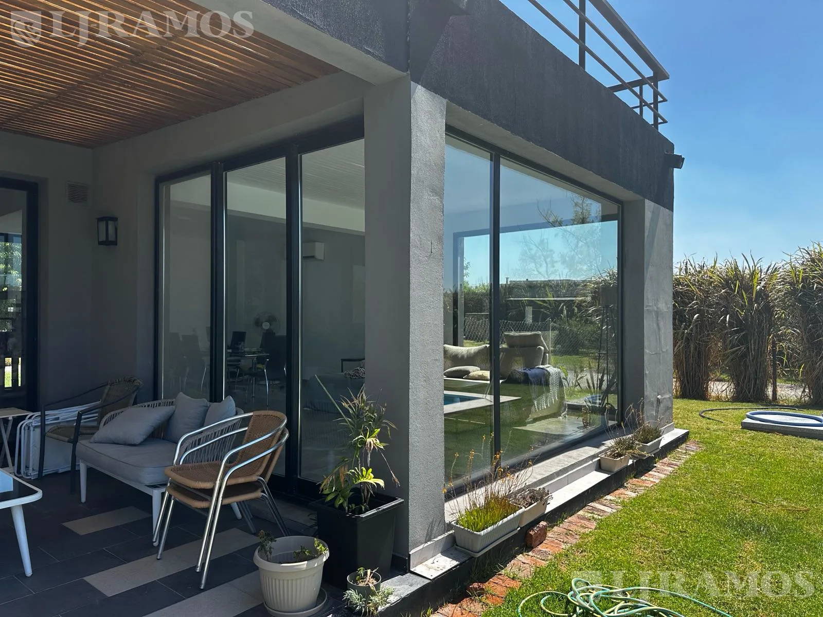 Casa en Venta con renta a la Laguna Barrio Islas El Canton A Estrenar foto 5