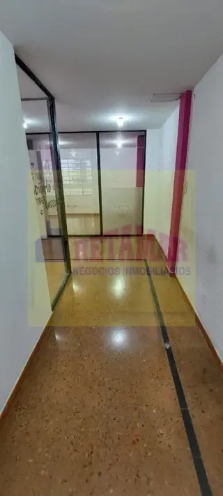 Venta de Excelente local Comercial - Zona Haedo foto 2