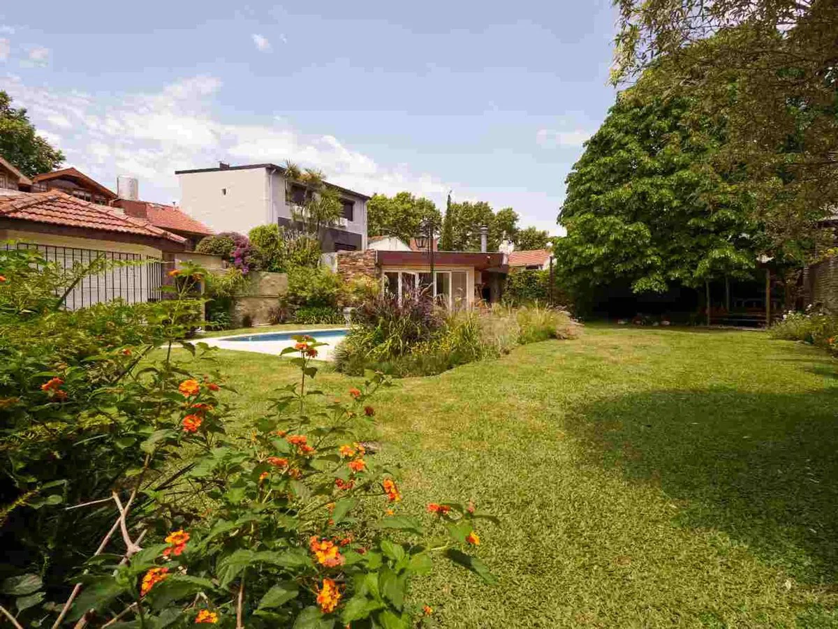 Casa apta desarrollo multifamiliar  venta  Olivos foto 2