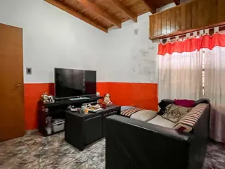 CASA 2 DORMITORIOS EN VENTA BERISSO + PATIO foto 1