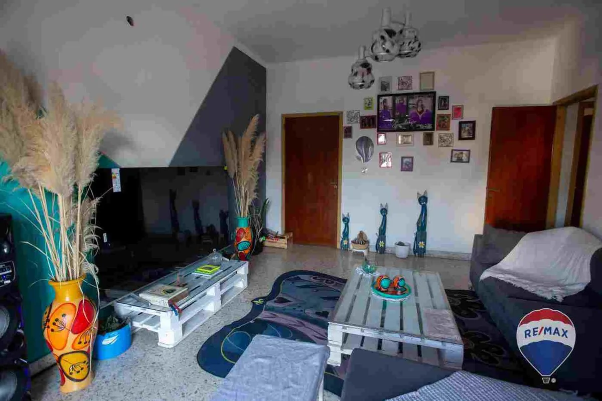 VENTA CASA LOCAL 7 AMB CON COCHERA EN MONTE GRANDE foto 3