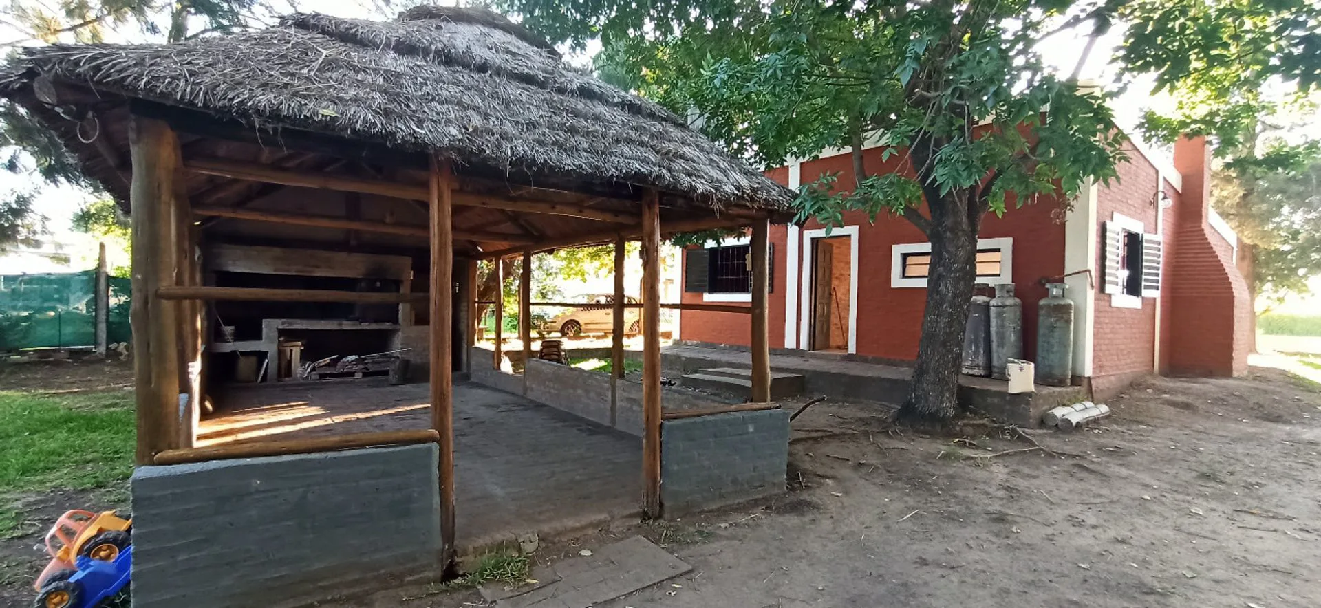 Casa en Venta 2 dorm Quincho Pileta Sauce Montrull foto 4