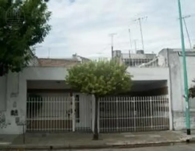CASA/LOTE , 4 AMB CON PATIO, TERRAZA Y ESPACIO GUARDACOCHE , USAB 2, 8.66 X 17.32 MTS
