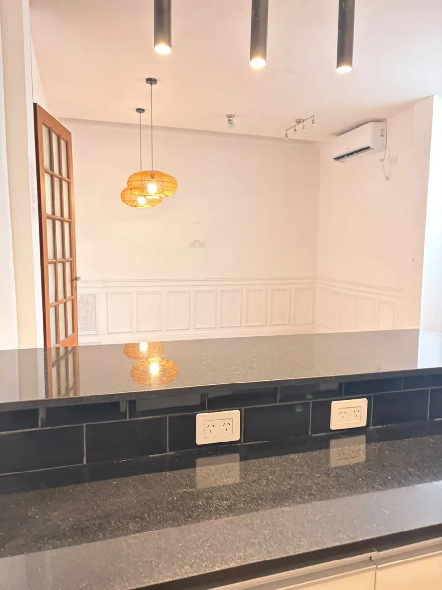 Bright Renovated 3-Bedroom Half-Floor Apartment, 2 Bathrooms, San Nicolás – photo 13 of 16
