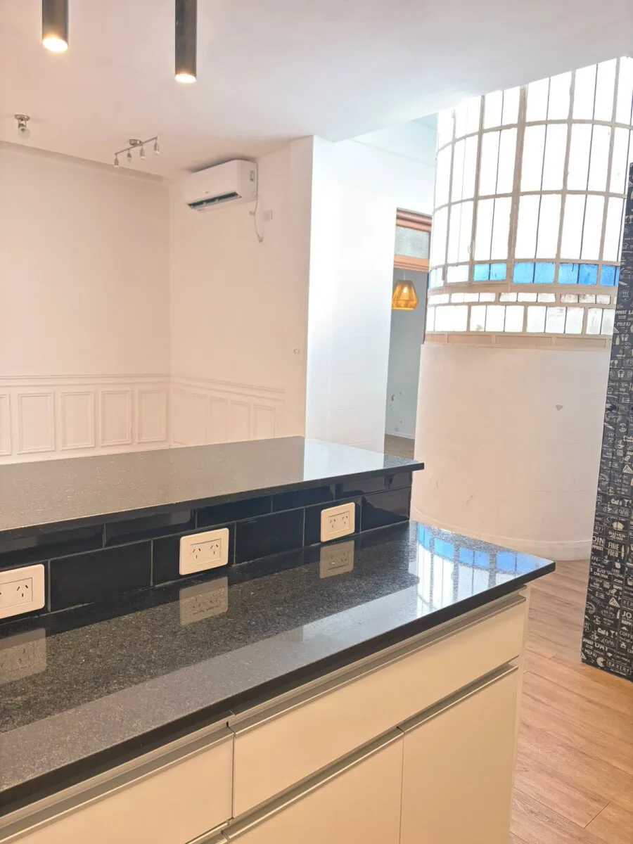 Bright Renovated 3-Bedroom Half-Floor Apartment, 2 Bathrooms, San Nicolás – photo 15 of 16