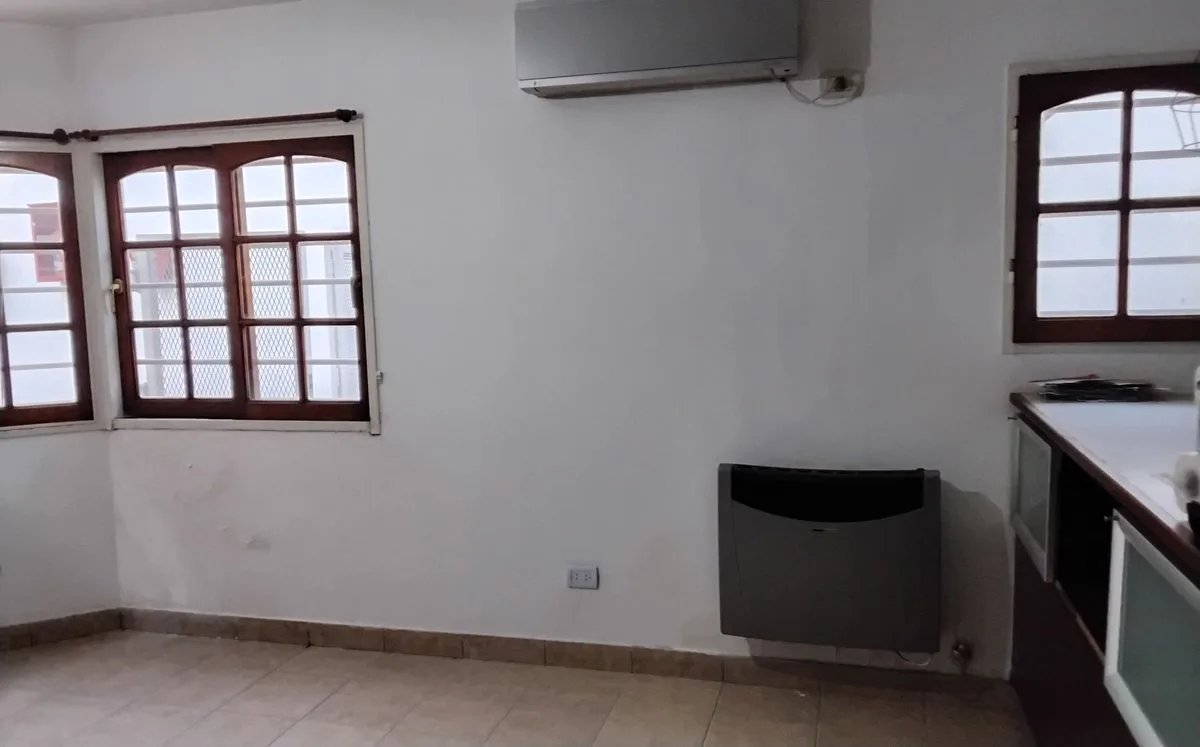 VENTA V.SARMIENTO DUPLEX 3 AMB COCHERA APTO CRED foto 3