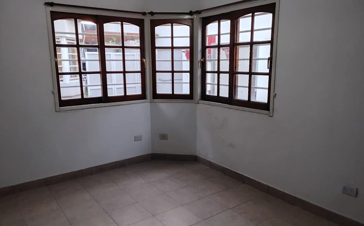 VENTA V.SARMIENTO DUPLEX 3 AMB COCHERA APTO CRED foto 5